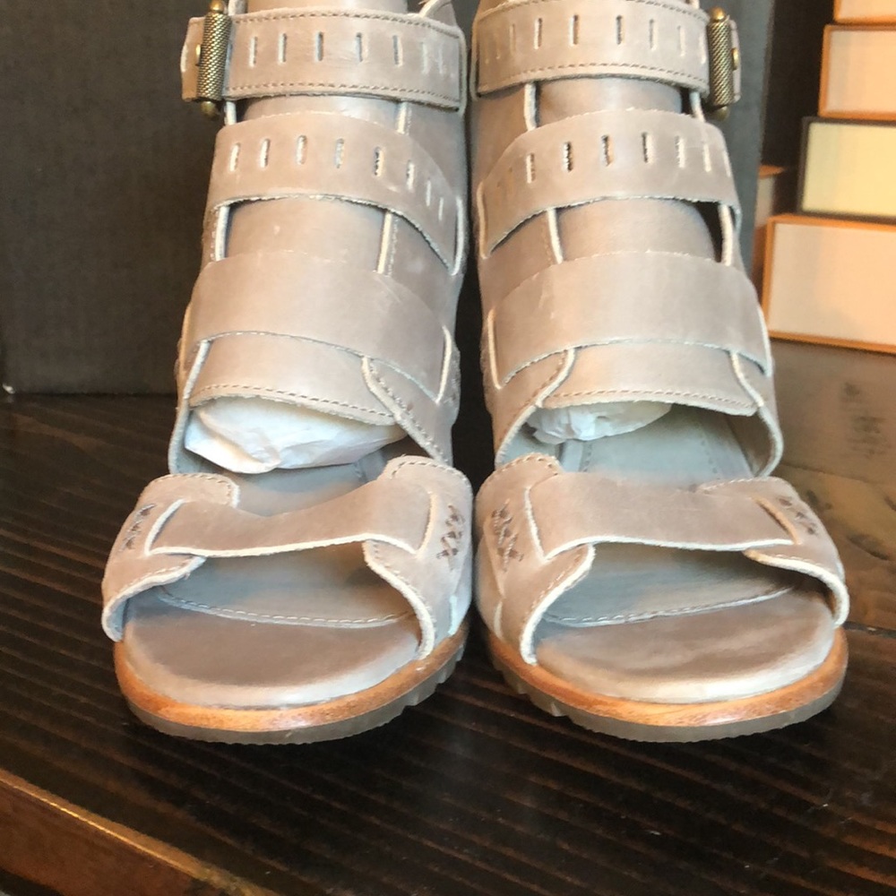 NWT Sorel Nadia Buckle Sandals in Kettle - Picture 5 of 17